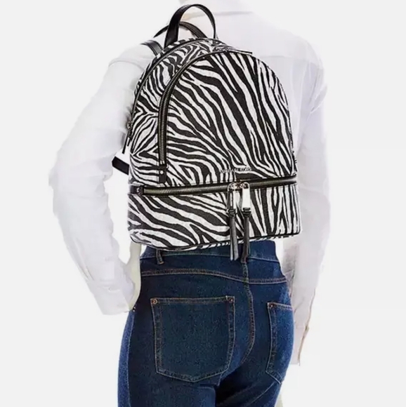 💼Michael Kors Rhea Zip Medium  Backpack - Picture 5 of 16